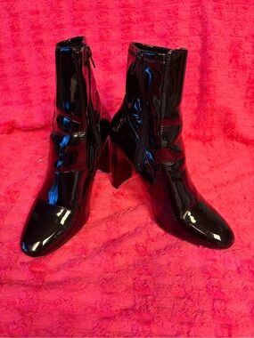 ALDO Aurellane Black Patent Ankle Booties Size 9